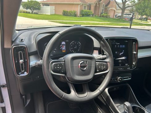 Used 2020 Volvo XC40 T5 Momentum AWD/4WD image 13