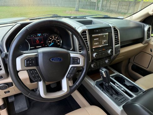 Used 2015 Ford F150 Lariat w/ Equipment Group 502A Luxury RWD image 9