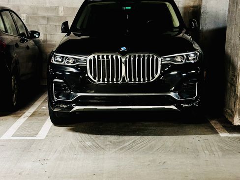 Used 2022 BMW X7 xDrive40i w/ Premium Package AWD/4WD image 6