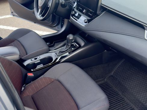 Used 2023 Toyota Corolla SE w/ SE Package image 17