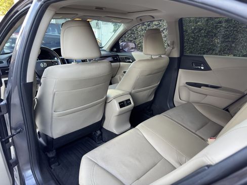 Used 2017 Honda Accord EX-L image 18