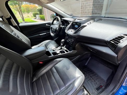 Used 2017 Ford Escape Titanium FWD image 11
