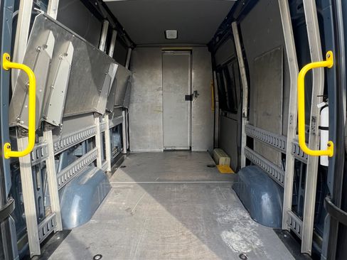 Used 2018 Mercedes-Benz Sprinter 2500 image 8