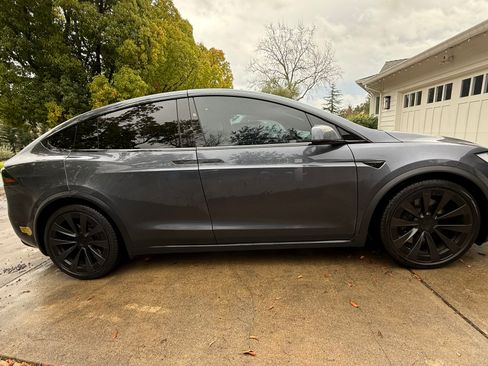 Used 2022 Tesla Model X Plaid image 1