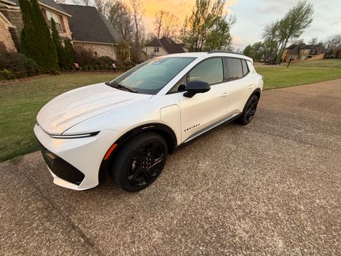 Used 2025 Chevrolet Equinox EV RS image 1