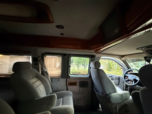 Used 2004 Chevrolet Express 1500 image 9