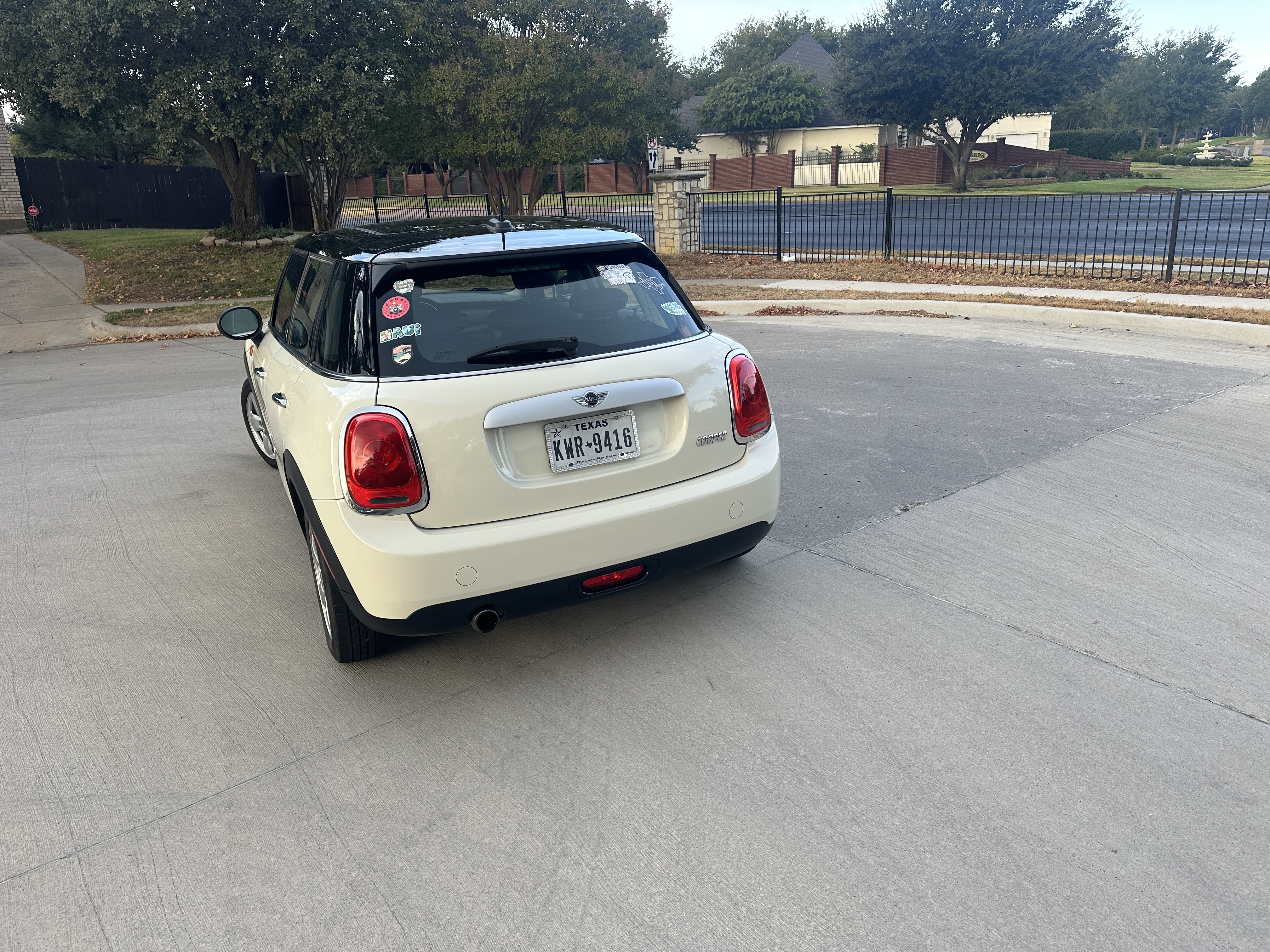 Used 2015 MINI Cooper 4-Door Hardtop FWD image 5