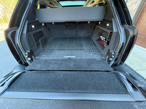 Used 2023 Land Rover Range Rover First Edition image 12