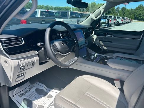 Used 2023 Jeep Wagoneer Series III w/ Premium Group I image 2