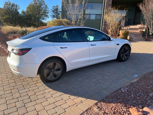 Used 2021 Tesla Model 3 Standard Range Plus image 6
