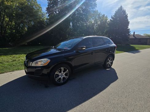 Used 2013 Volvo XC60 T6 Platinum image 1