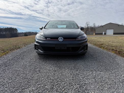 Used 2018 Volkswagen GTI SE image 11