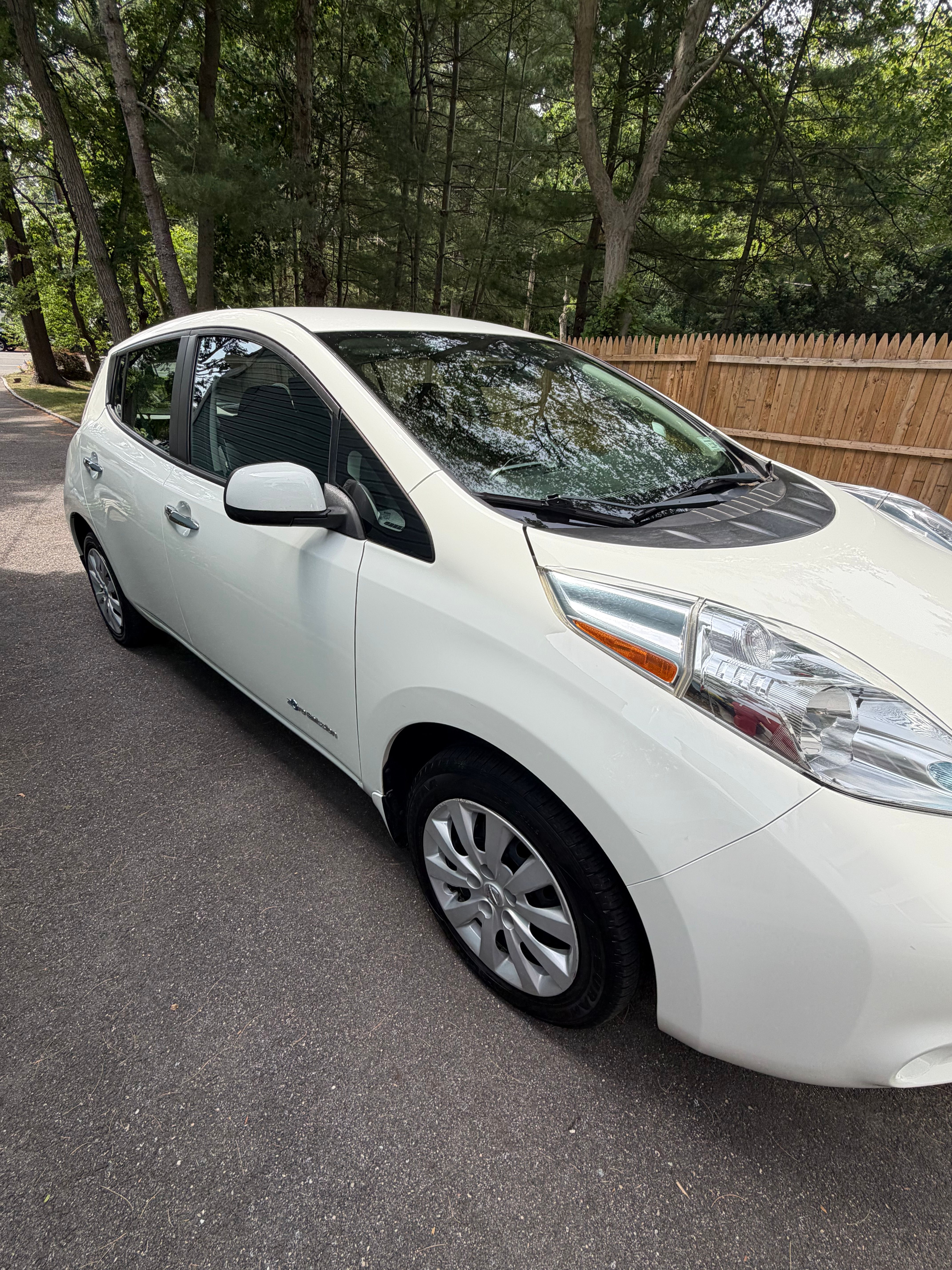 Used 2017 Nissan Leaf S w/ Charge Package FWD image 2