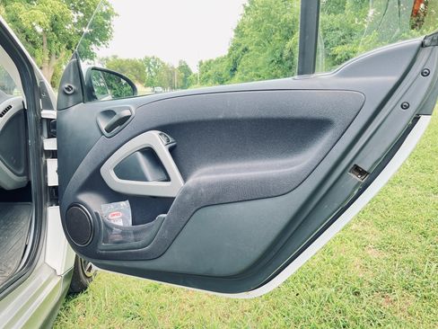 Used 2015 smart fortwo passion RWD image 15