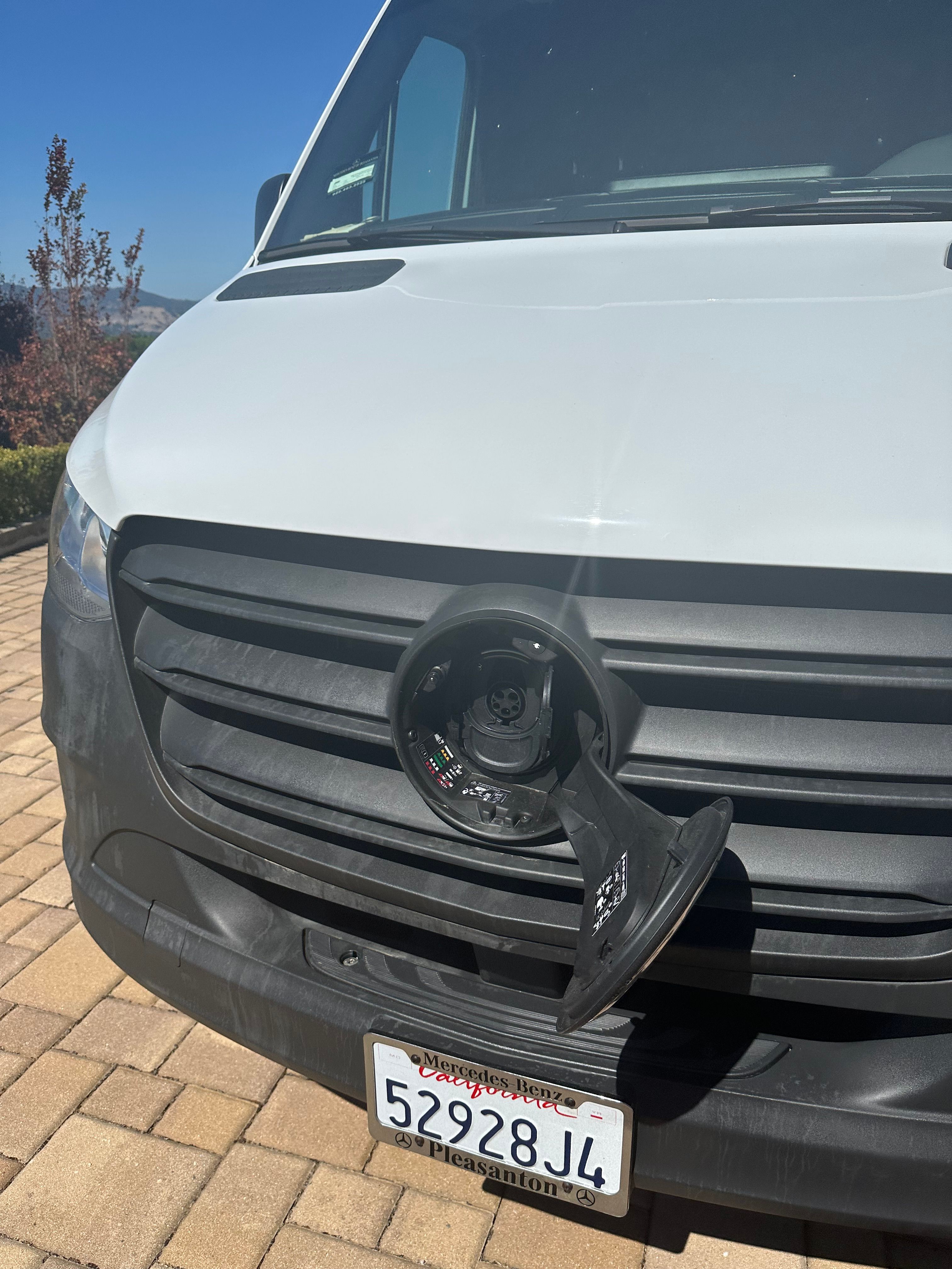 Used 2024 Mercedes-Benz eSprinter 170 Cargo image 8