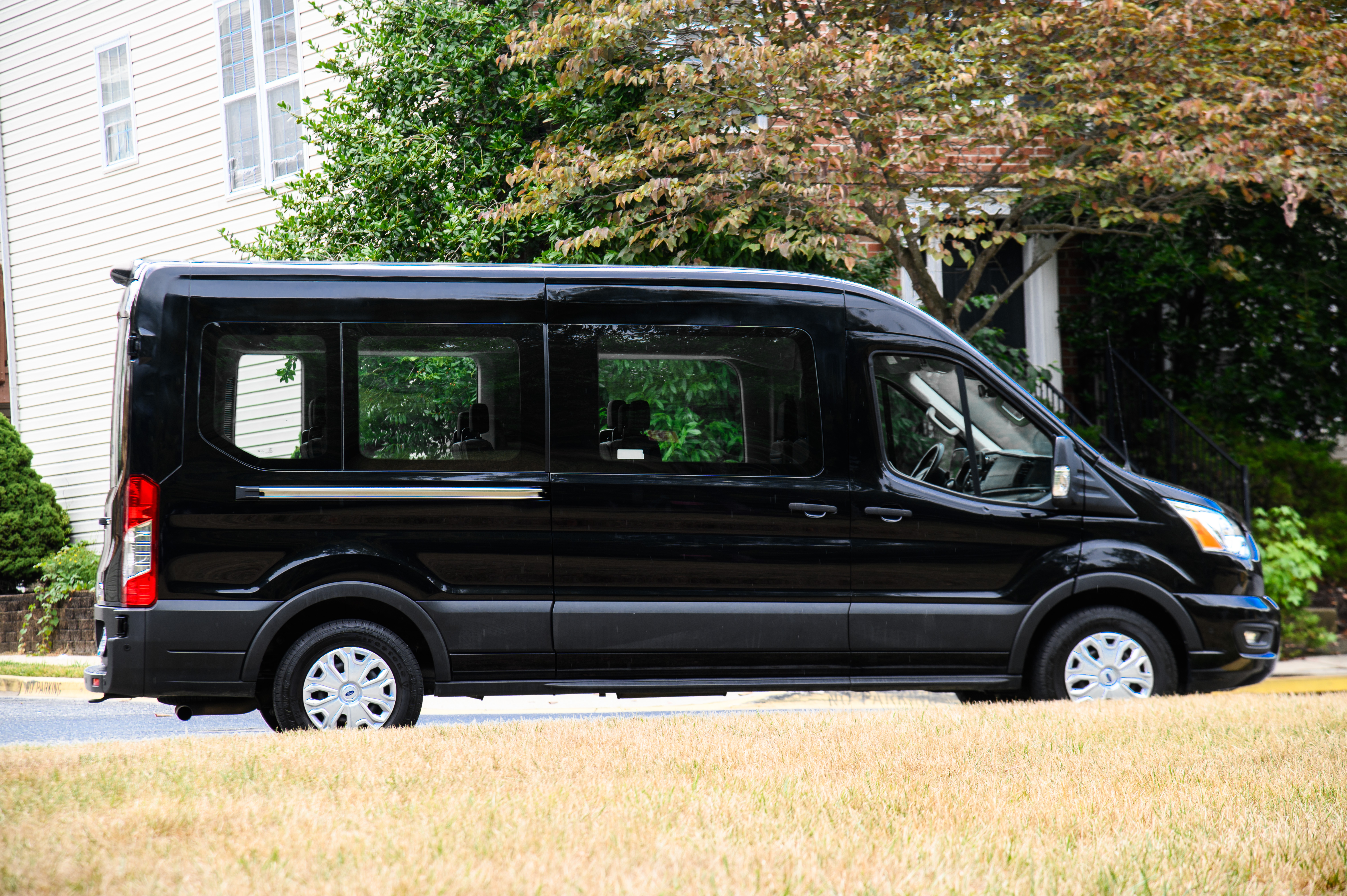 Used 2021 Ford Transit 350 XLT RWD image 4