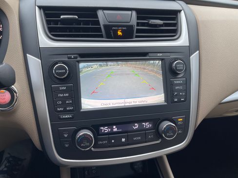 Used 2016 Nissan Altima 2.5 SV w/ Convenience Package image 11