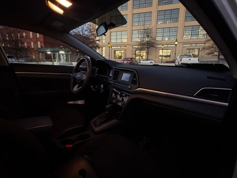 Used 2019 Hyundai Elantra SE w/ Cargo Package image 11