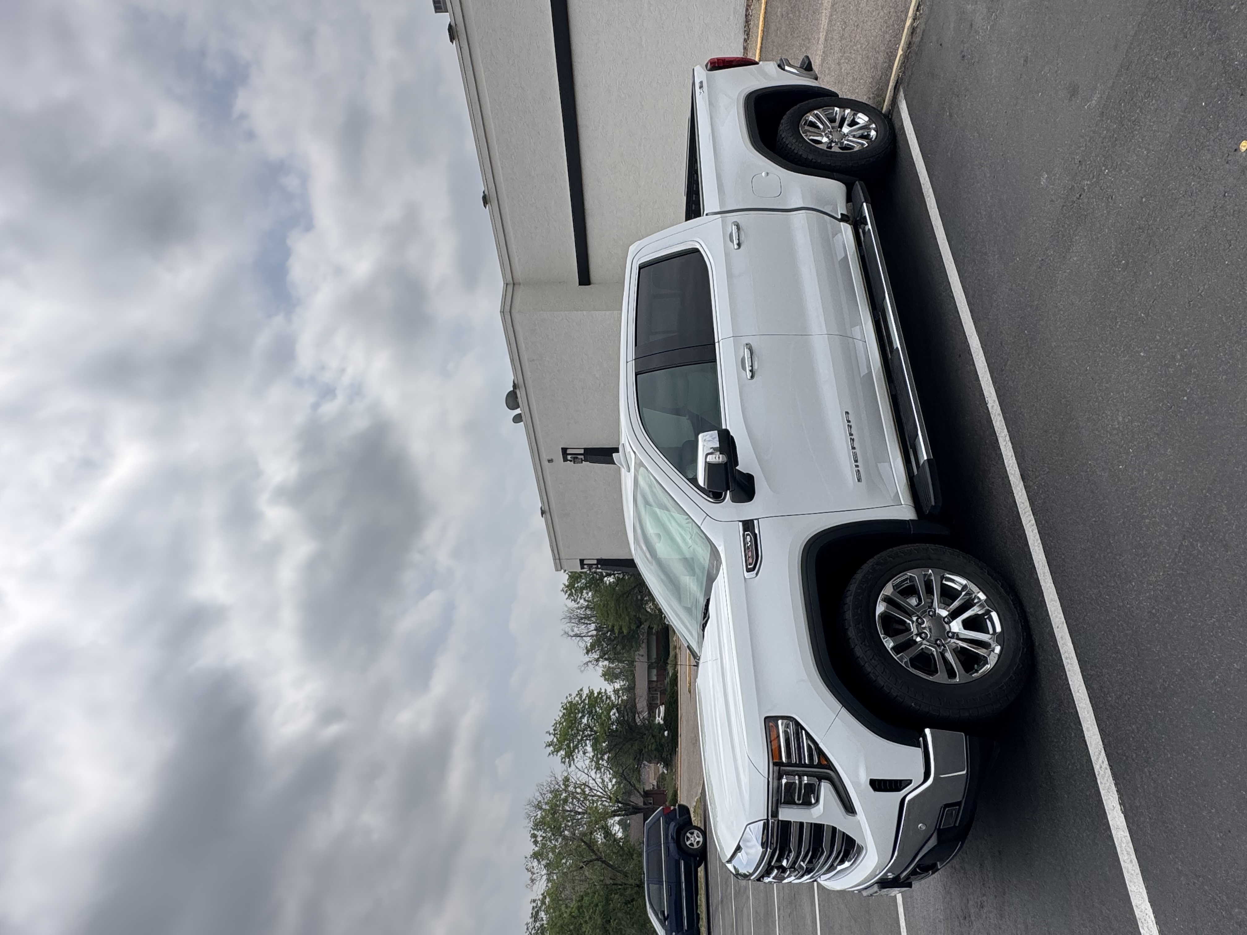 Used 2022 GMC Sierra 1500 SLT w/ SLT Premium Plus Package AWD/4WD image 1