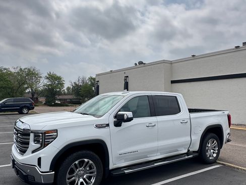 Used 2022 GMC Sierra 1500 SLT w/ SLT Premium Plus Package AWD/4WD image 1