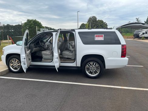 Used 2008 Chevrolet Suburban LTZ w/ LTZ Preferred Equipment Group AWD/4WD image 13