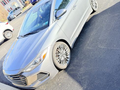 Used 2018 Hyundai Elantra Sport w/ Sport Premium Package 03 image 9