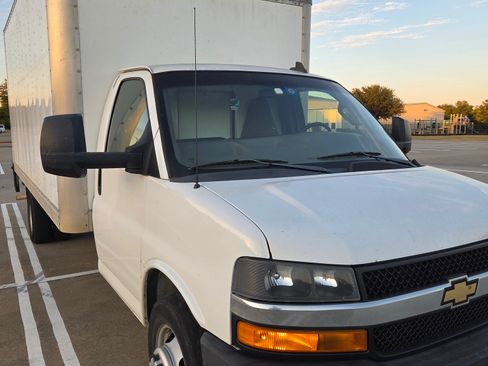 Used 2019 Chevrolet Express 3500 Extended w/ Power Convenience Package image 2