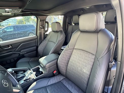 Used 2025 Toyota Tacoma TRD Off-Road image 12