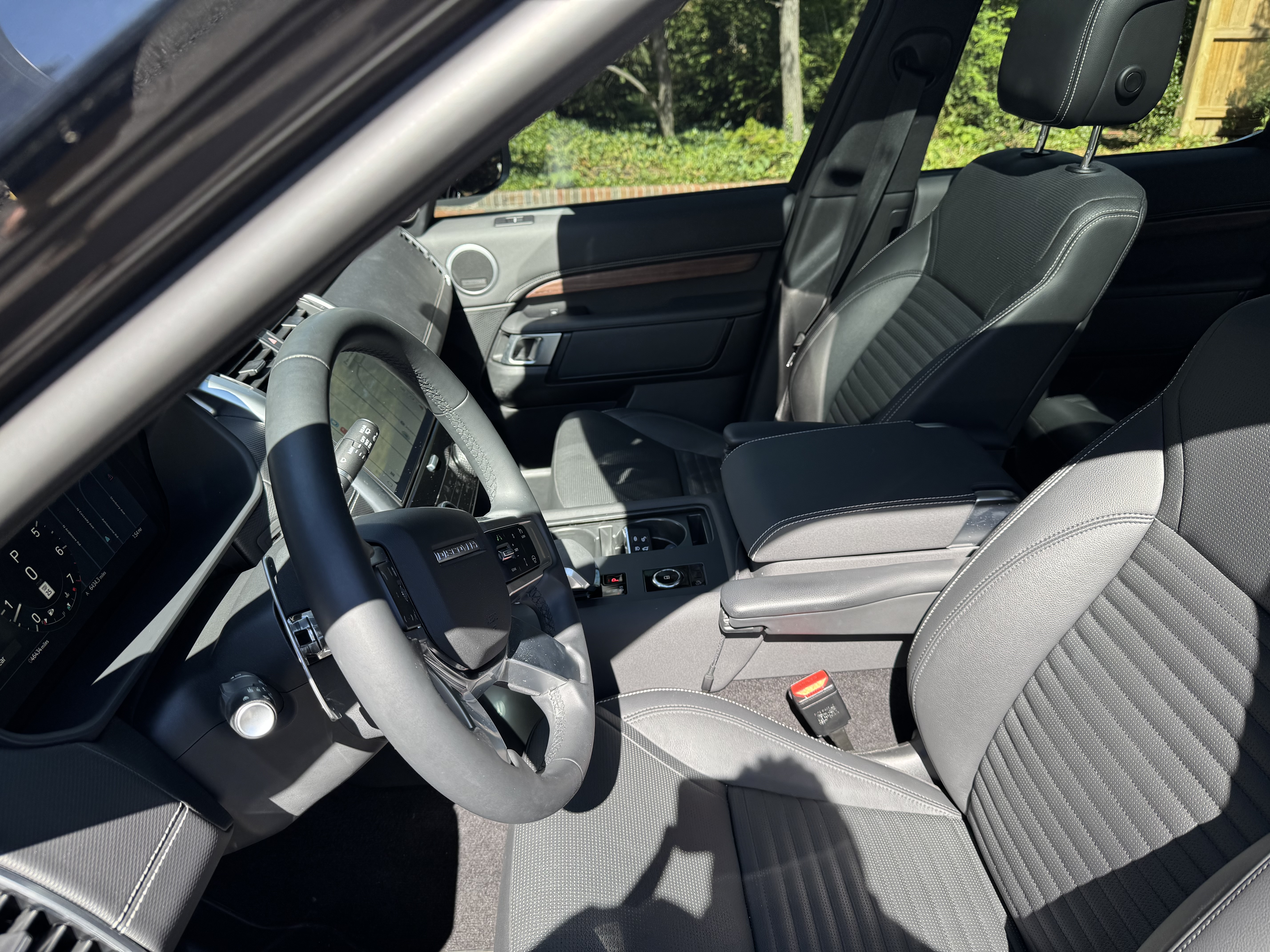 Used 2024 Land Rover Discovery Dynamic SE AWD/4WD image 5
