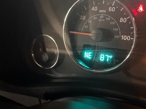 Used 2013 Jeep Wrangler Sport AWD/4WD image 16