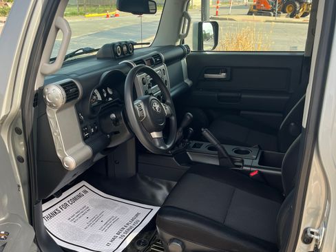 Used 2012 Toyota FJ Cruiser 4WD w/ Convenience Pkg image 4