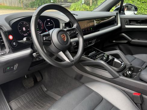 Used 2024 Porsche Cayenne image 10
