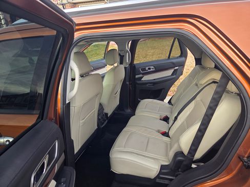 Used 2017 Ford Explorer Platinum image 8