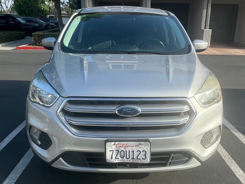 Used 2017 Ford Escape SE FWD image 4