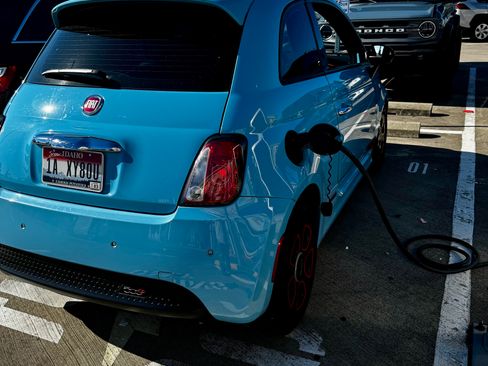 Used 2015 FIAT 500 e w/ Esport Package image 2