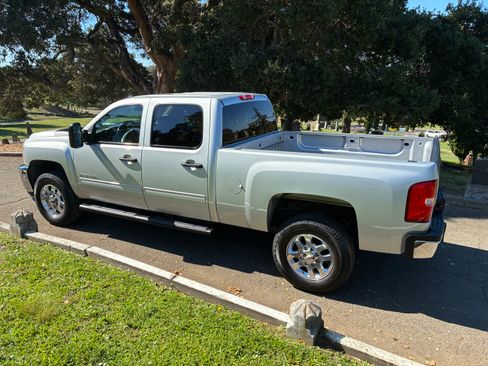 Used 2012 Chevrolet Silverado 2500 LT w/ Interior Plus Package image 5