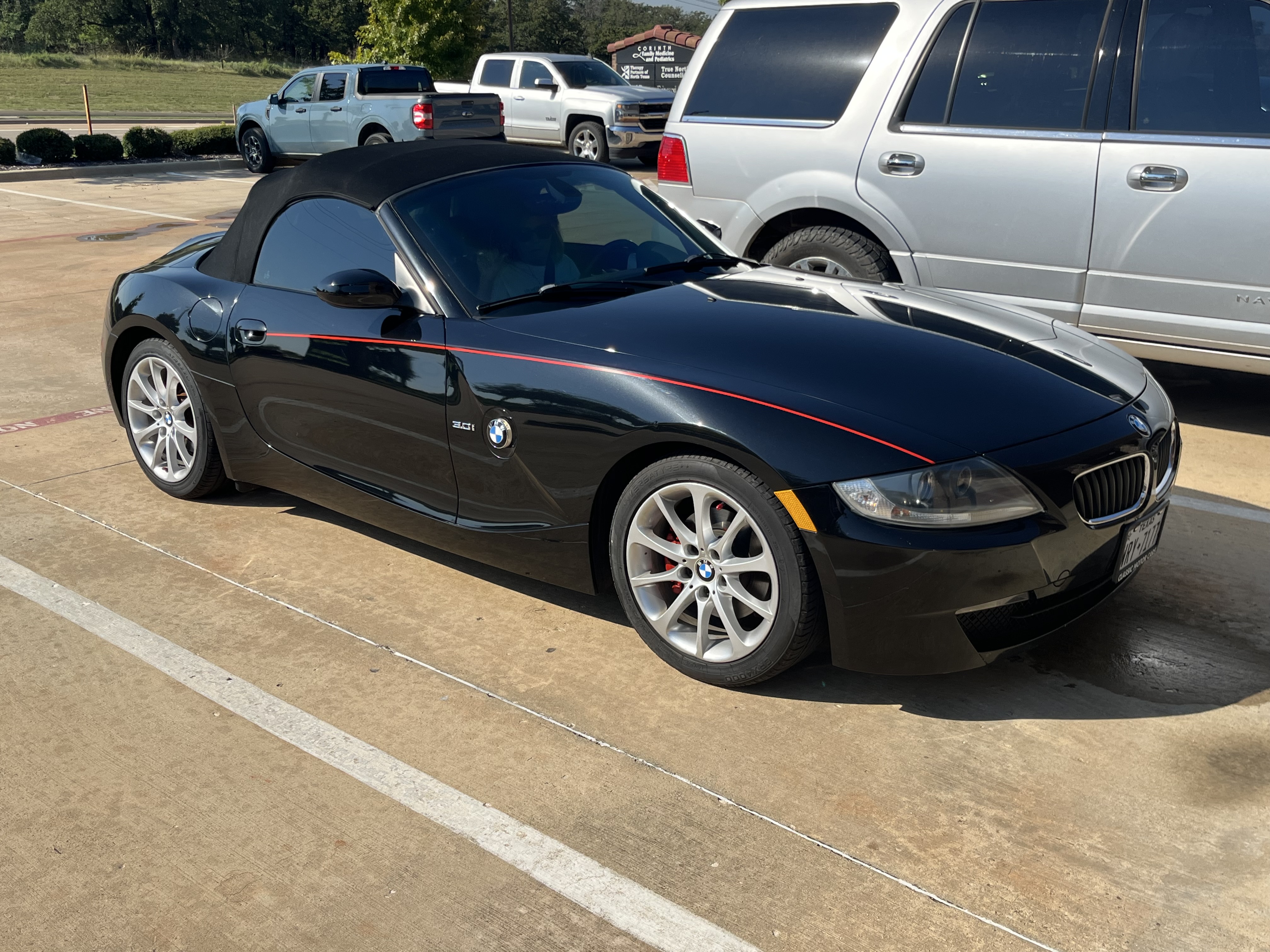 Used 2006 BMW Z4 3.0i RWD image 2
