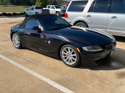 Used 2006 BMW Z4 3.0i RWD image 2