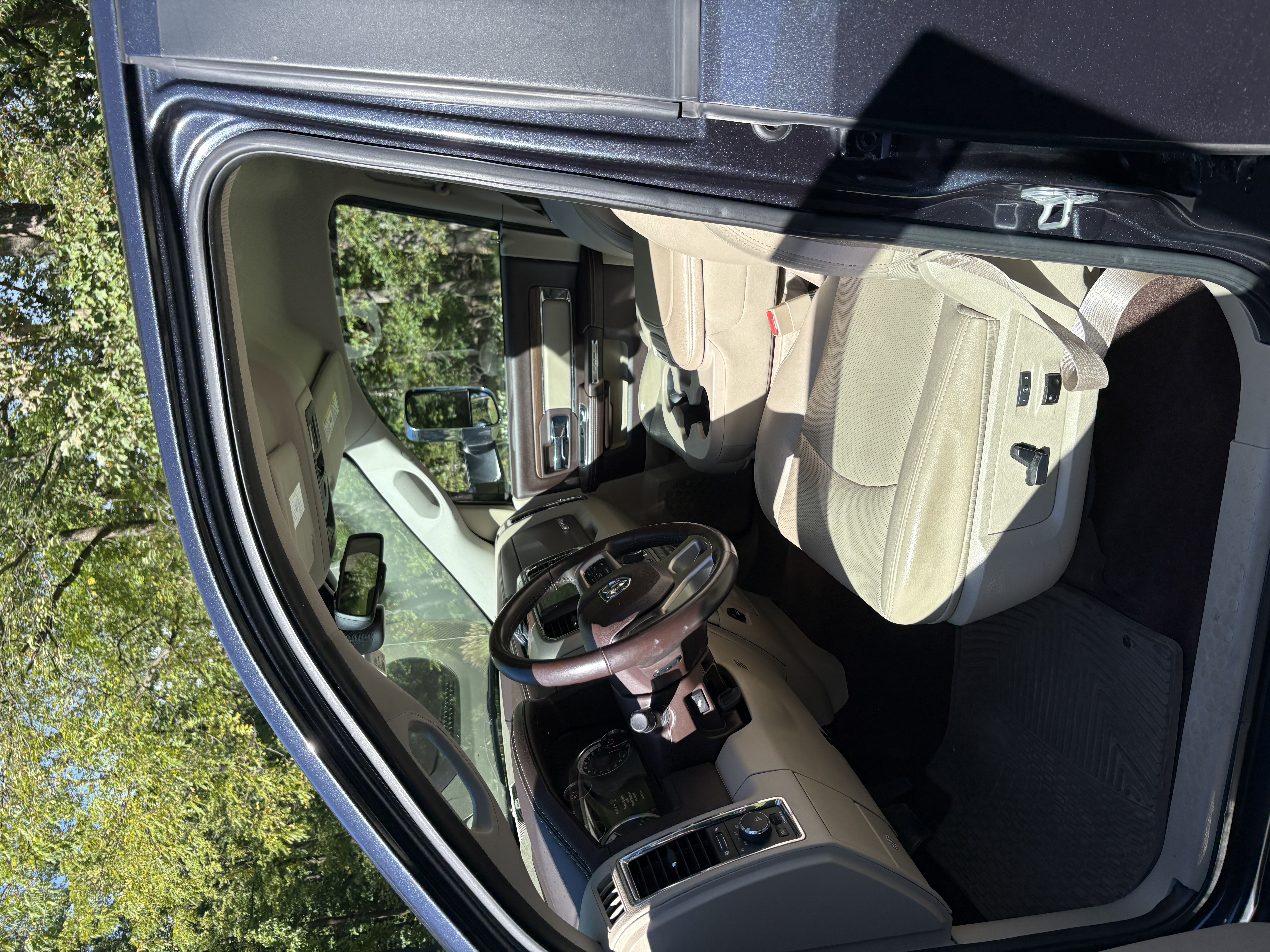 Used 2014 RAM 1500 Laramie w/ Convenience Group AWD/4WD image 11
