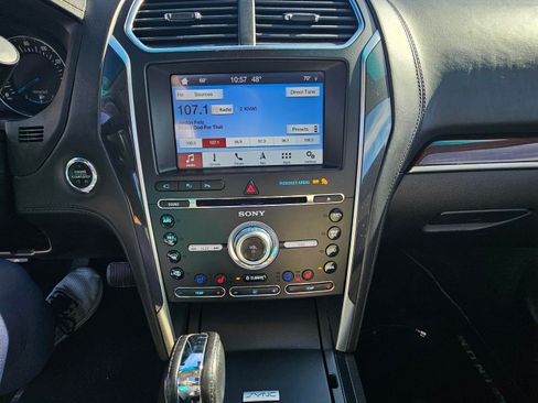 Used 2017 Ford Explorer Platinum image 14