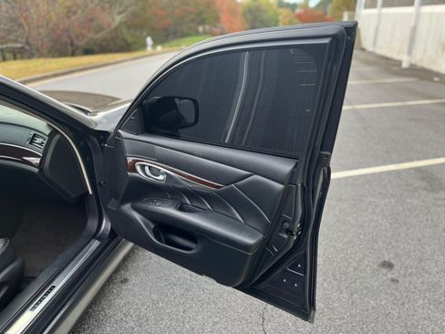 Used 2011 INFINITI M56 w/ Sport Pkg image 19