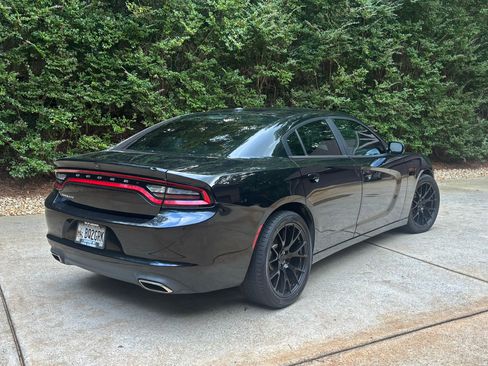 Used 2019 Dodge Charger SXT w/ Leather Interior Group RWD image 9