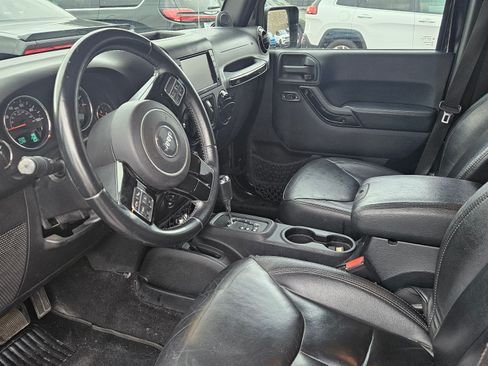 Used 2014 Jeep Wrangler Unlimited Sahara image 8