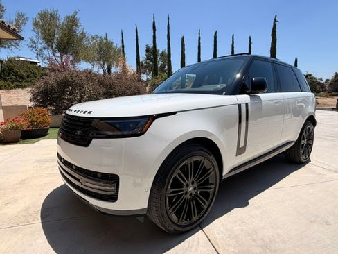 Used 2025 Land Rover Range Rover SE AWD/4WD image 1