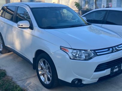 Used 2014 Mitsubishi Outlander SE