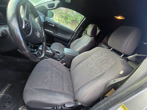 Used 2016 Toyota Tacoma TRD Sport w/ Towing Package RWD image 19