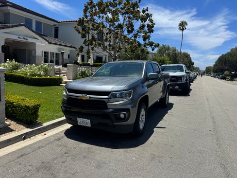 Used 2022 Chevrolet Colorado LT w/ LT Convenience Package AWD/4WD image 2