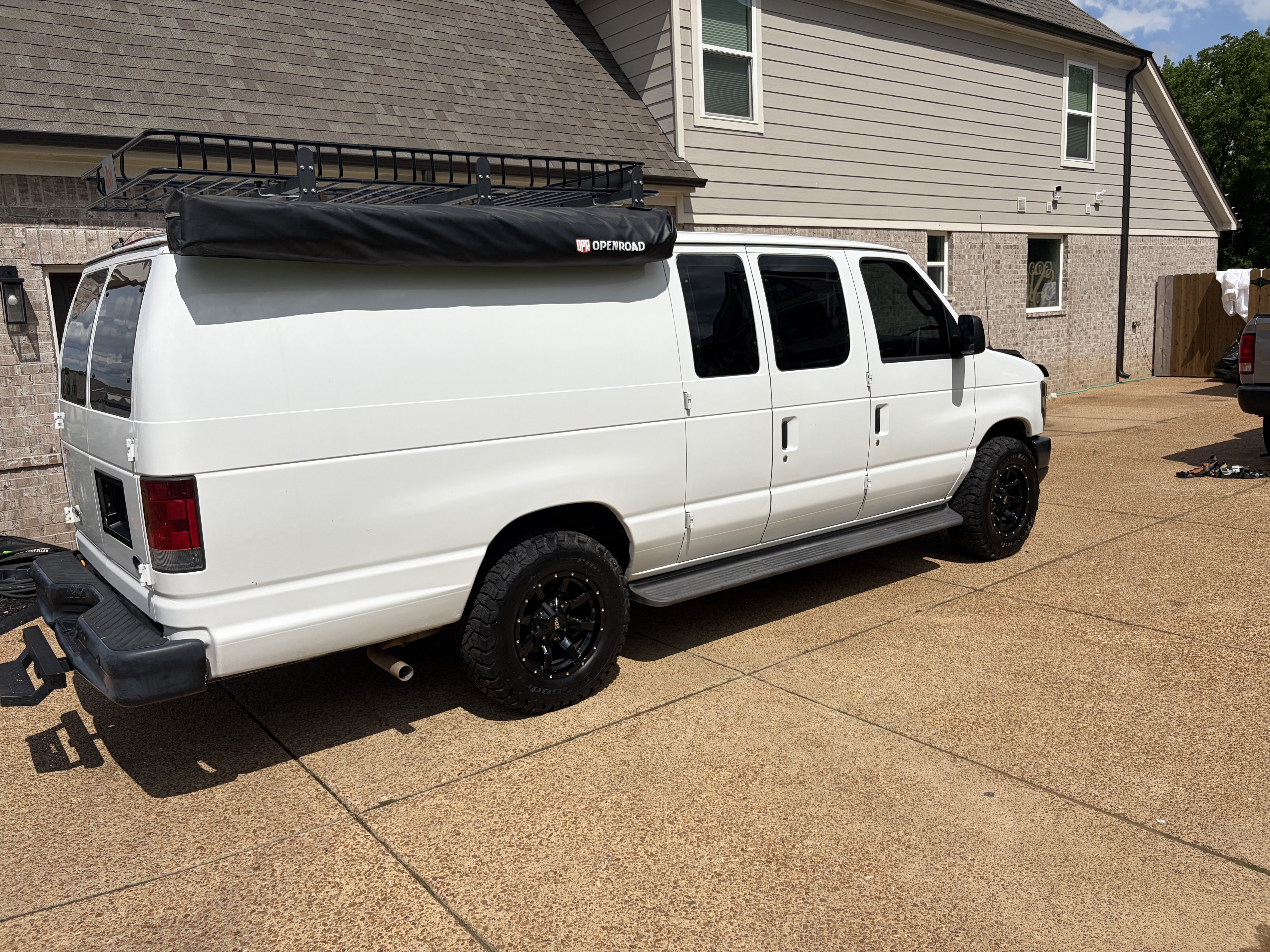 Used 2008 Ford E-150 and Econoline 150 Extended RWD image 2