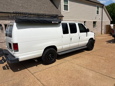 Used 2008 Ford E-150 and Econoline 150 Extended RWD image 2