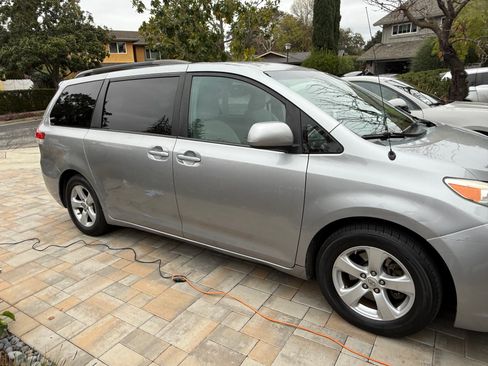 Used 2012 Toyota Sienna LE image 9